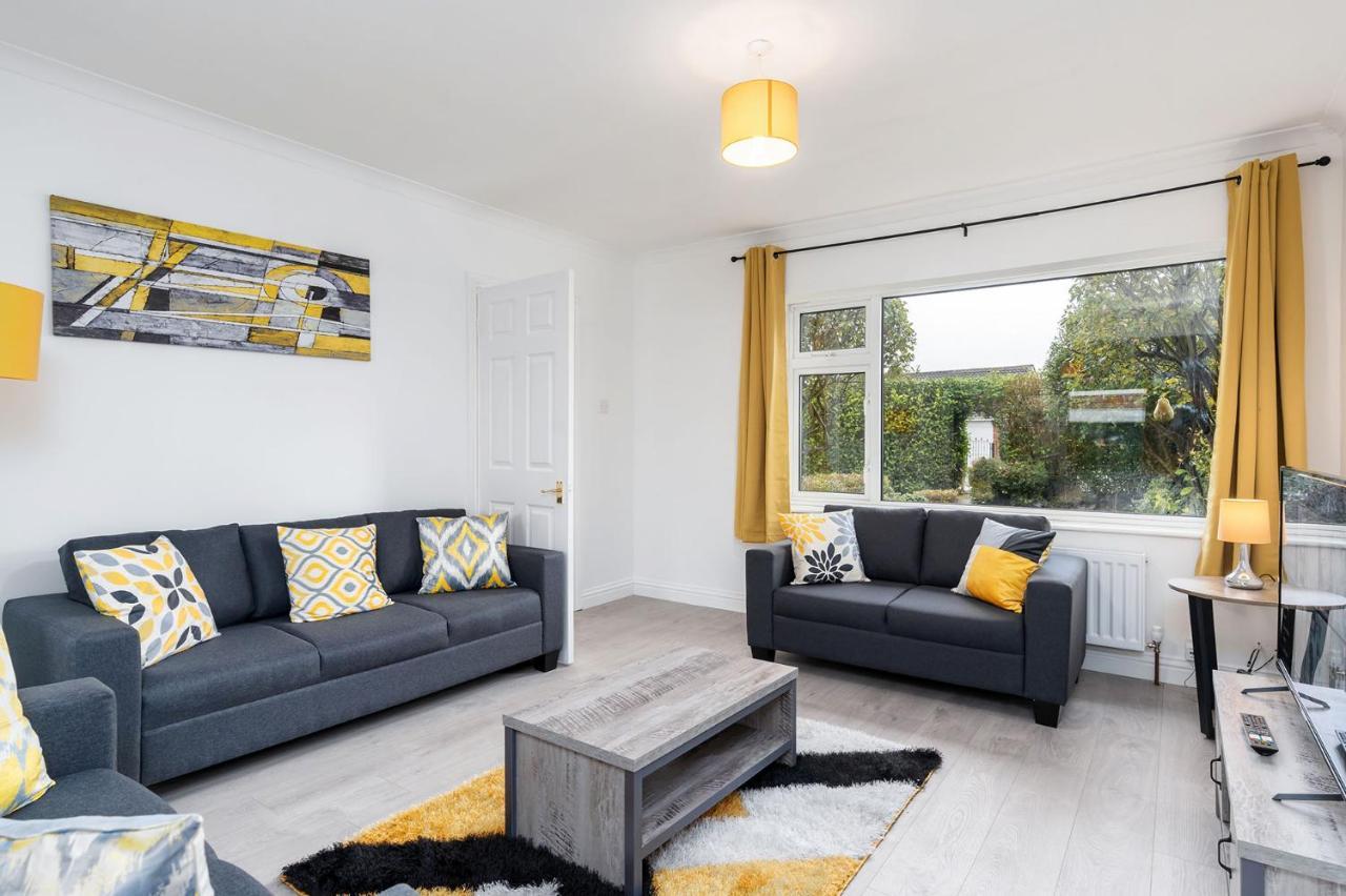 Spacious Modern In Sheffield Holiday home *