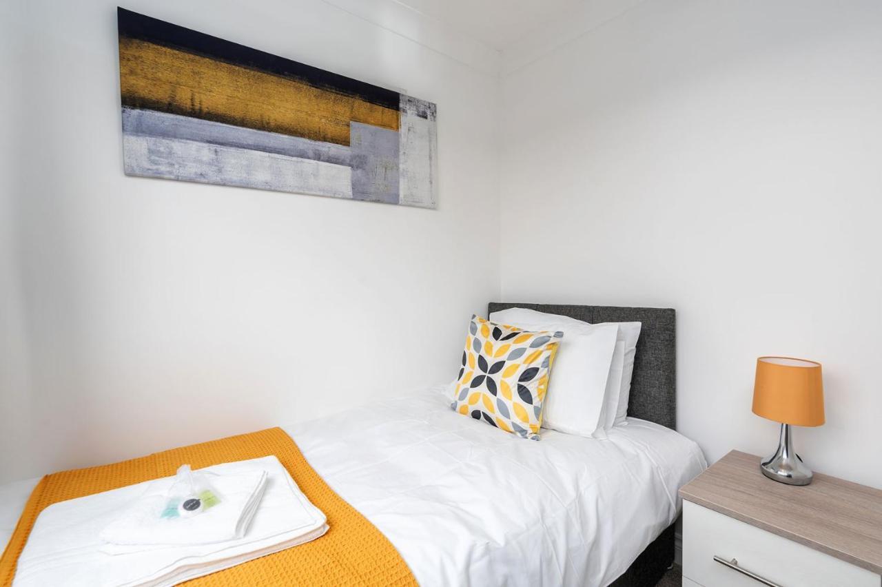 Spacious Modern In Sheffield * Todwick