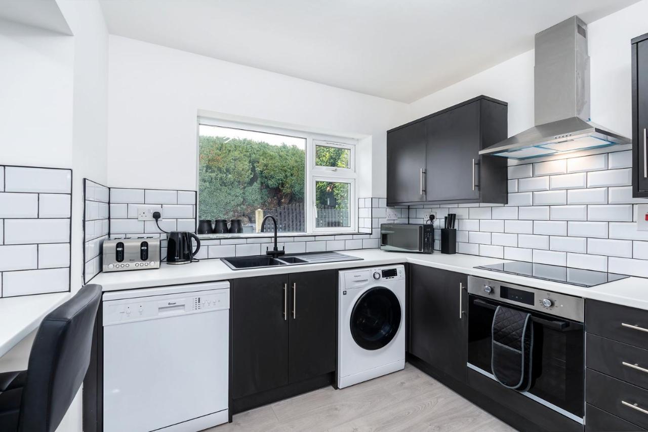 Spacious Modern In Sheffield Holiday home *